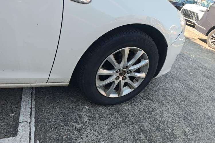 Used Buick GT 2013 XT 1.6L Automatic Fashion Edition Right Front Wheel Hub