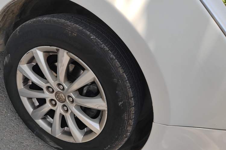 Used Buick GT 2013 GT 1.6L Automatic Fashion Edition Right Front Wheel Hub