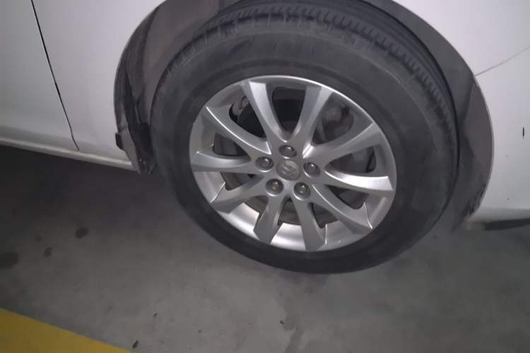 Used Buick GT 2013 XT 1.6L Automatic Fashion Edition Right Front Wheel Hub