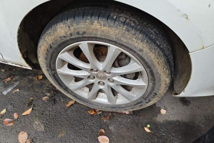 Used Buick GT 2013 XT 1.6L Automatic Fashion Edition Right Front Wheel Hub
