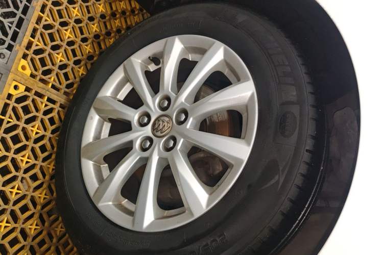 Used Buick GT 2013 GT 1.6L Manual Entry-Level Model Right Front Wheel Hub