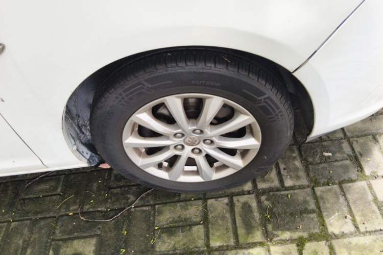 Used Buick GT 2013 GT 1.6L Automatic Fashion Edition Right Front Wheel Hub