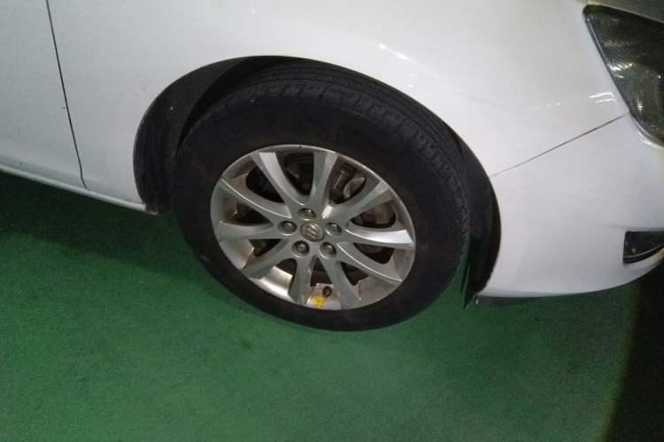 Used Buick GT 2013 XT 1.6L Automatic Fashion Edition Right Front Wheel Hub