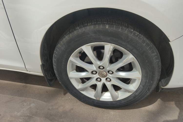 Used Buick GT 2013 XT 1.6L Automatic Fashion Edition Right Front Wheel Hub