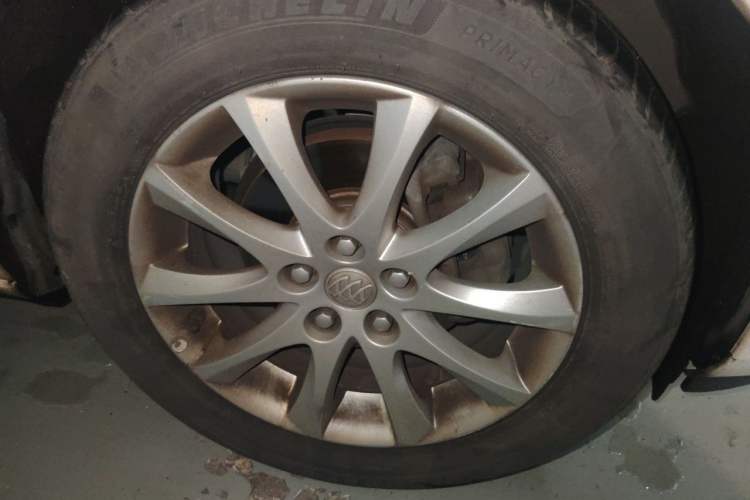 Used Buick GT 2013 XT 1.6L Automatic Fashion Edition Right Front Wheel Hub