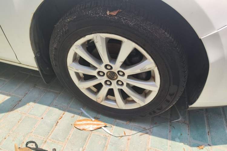 Used Buick GT 2013 GT 1.6L Automatic Fashion Edition Right Front Wheel Hub