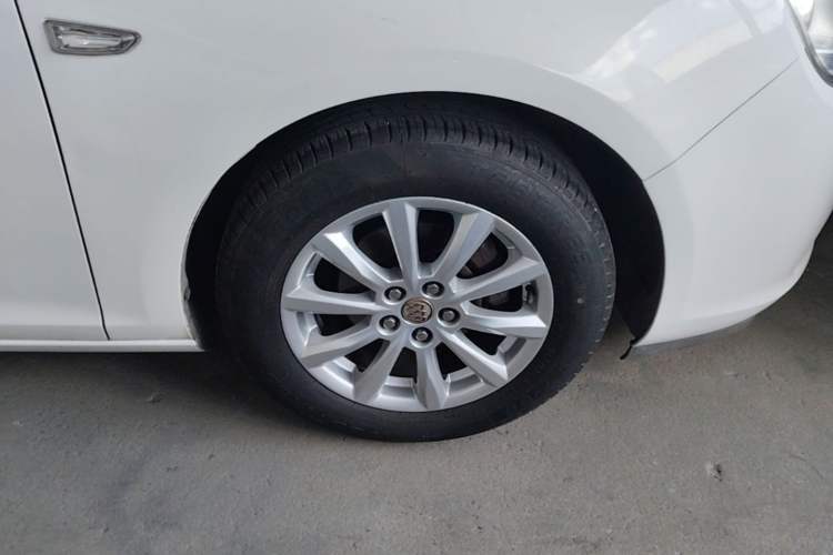 Used Buick GT 2013 GT 1.6L Automatic Fashion Edition Right Front Wheel Hub