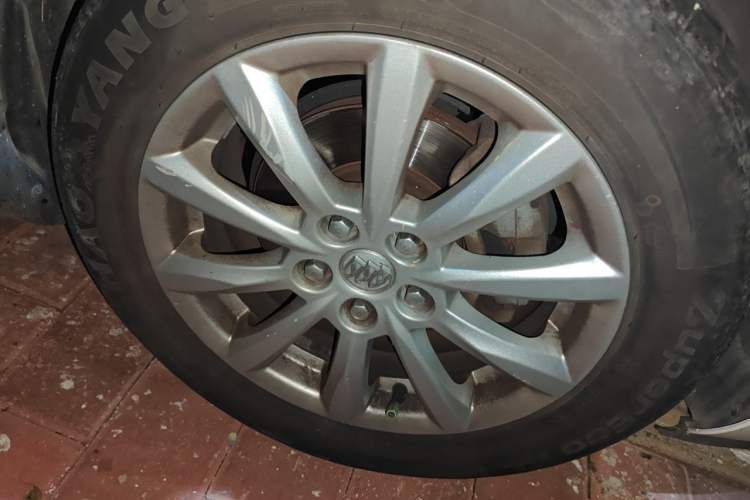 Used Buick GT 2013 GT 1.6L Automatic Fashion Edition Right Front Wheel Hub