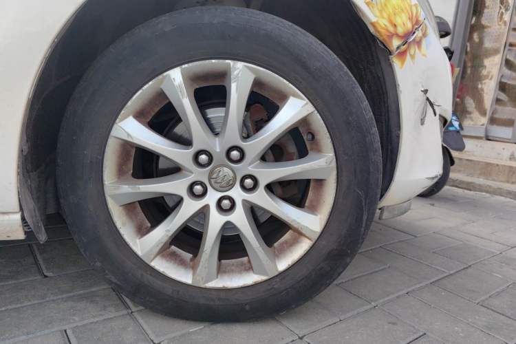 Used Buick GT 2013 XT 1.6L Automatic Fashion Edition Right Front Wheel Hub