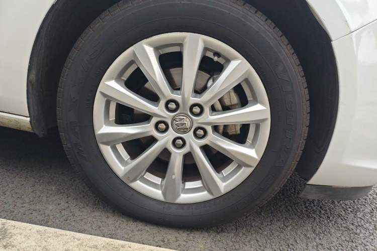 Used Buick GT 2013 GT 1.6L Automatic Fashion Edition Right Front Wheel Hub
