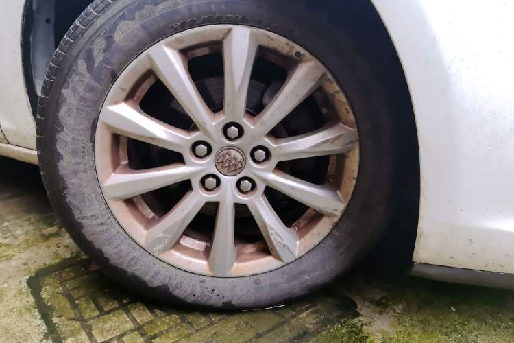 Used Buick GT 2013 GT 1.6L Automatic Fashion Edition Right Front Wheel Hub