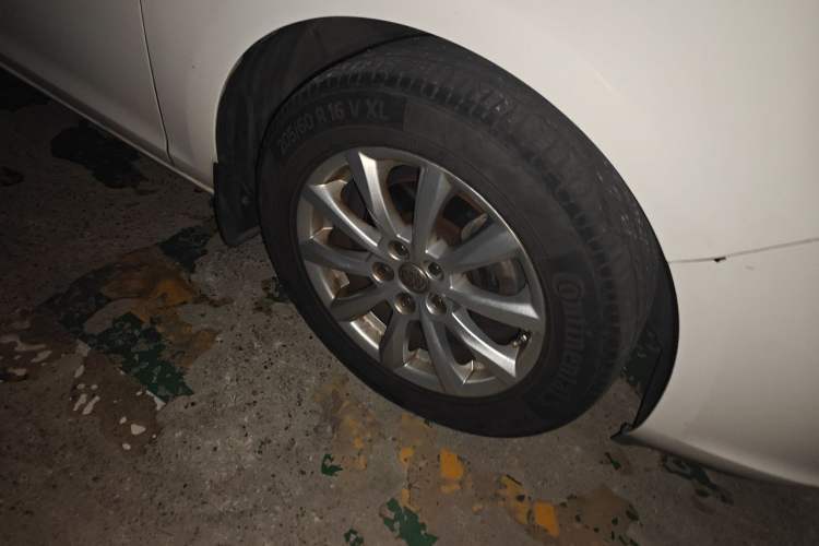 Used Buick GT 2013 GT 1.6L Manual Entry-Level Model Right Front Wheel Hub