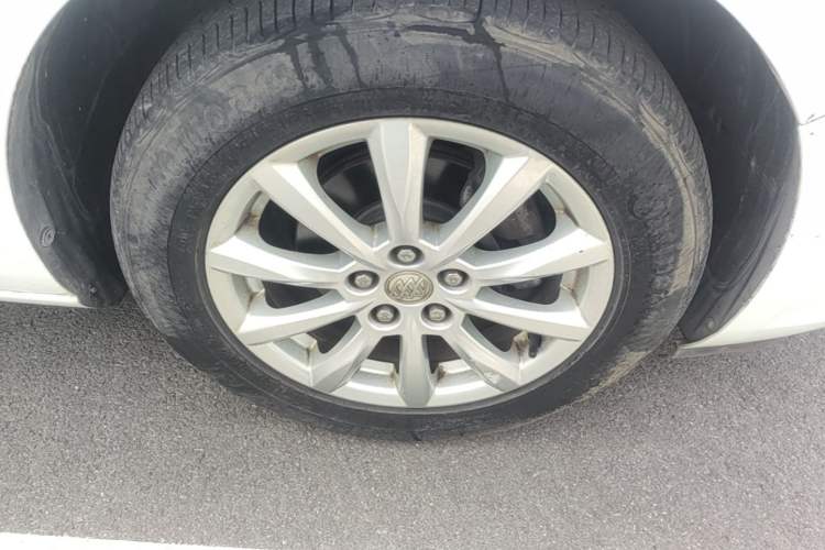 Used Buick GT 2013 GT 1.8L Automatic Fashion Edition Right Front Wheel Hub