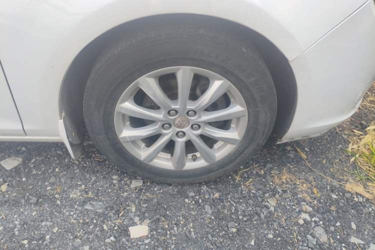 Used Buick GT 2013 GT 1.6L Automatic Fashion Edition Right Front Wheel Hub