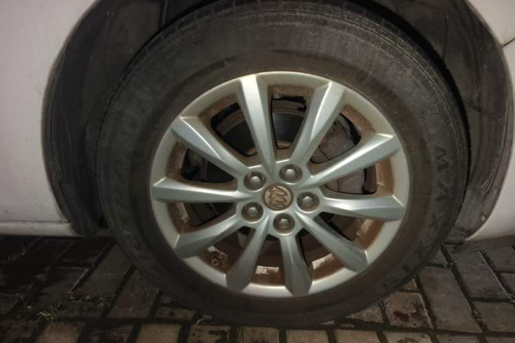 Used Buick GT 2013 GT 1.8L Automatic Fashion Edition Right Front Wheel Hub