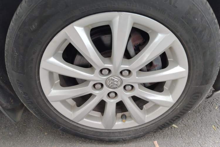 Used Buick GT 2013 GT 1.6L Automatic Comfort Edition Right Front Wheel Hub