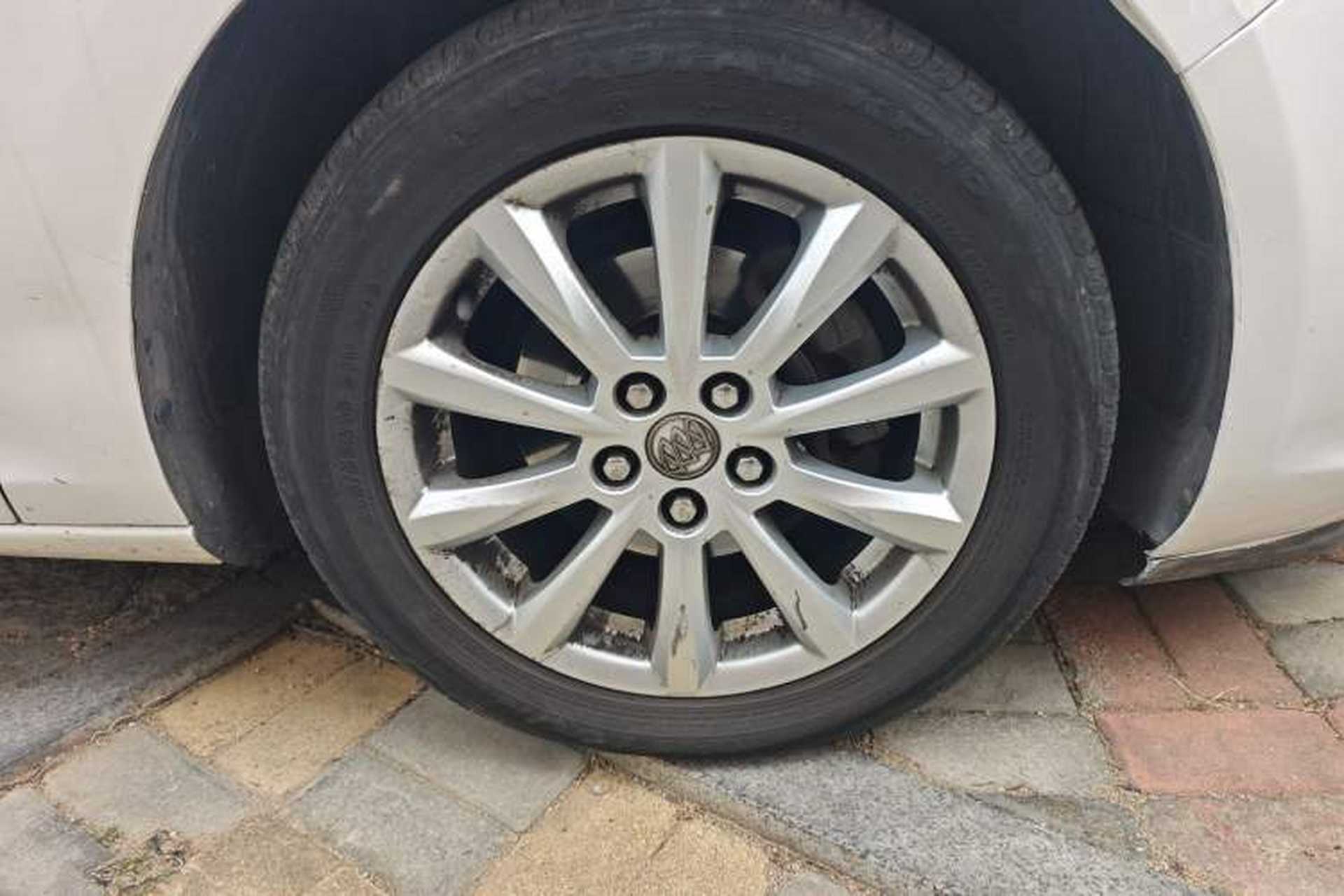 Used Buick GT 2013 GT 1.6L Manual Entry-Level Model Right Front Wheel Hub
