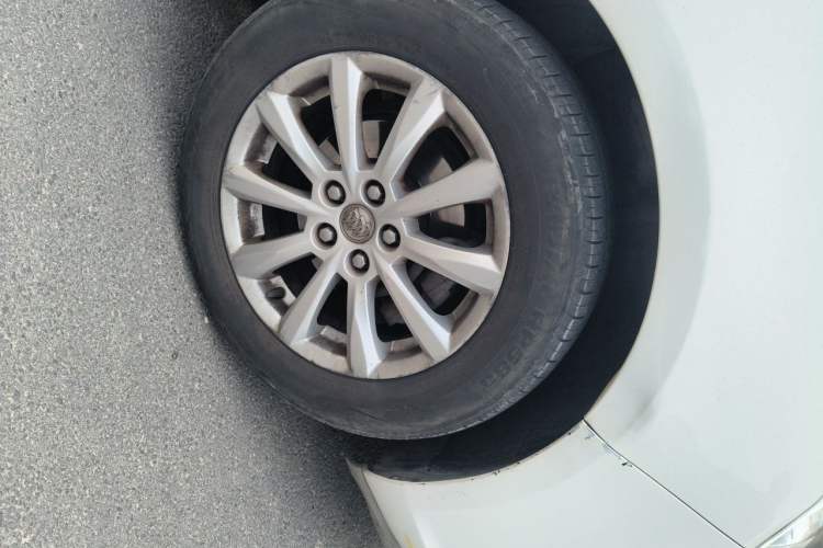 Used Buick GT 2013 GT 1.6L Automatic Fashion Edition Right Front Wheel Hub