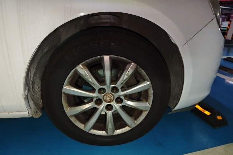 Used Buick GT 2013 GT 1.6L Automatic Fashion Edition Right Front Wheel Hub