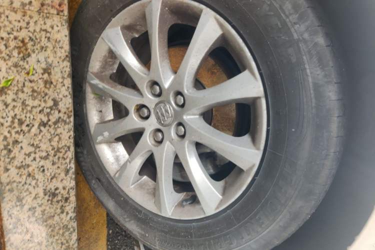 Used Buick GT 2013 XT 1.6L Automatic Fashion Edition Right Front Wheel Hub