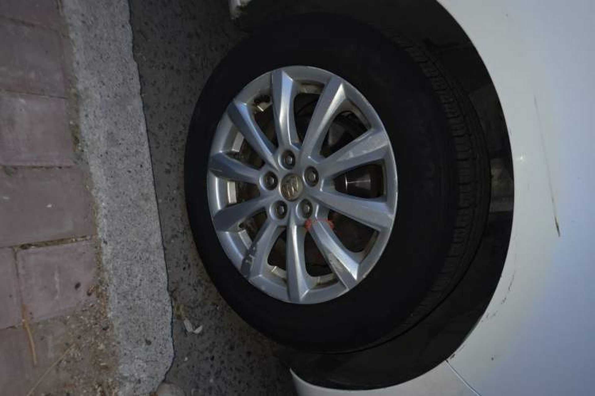 Used Buick GT 2013 GT 1.6L Manual Comfort Edition Right Front Wheel Hub