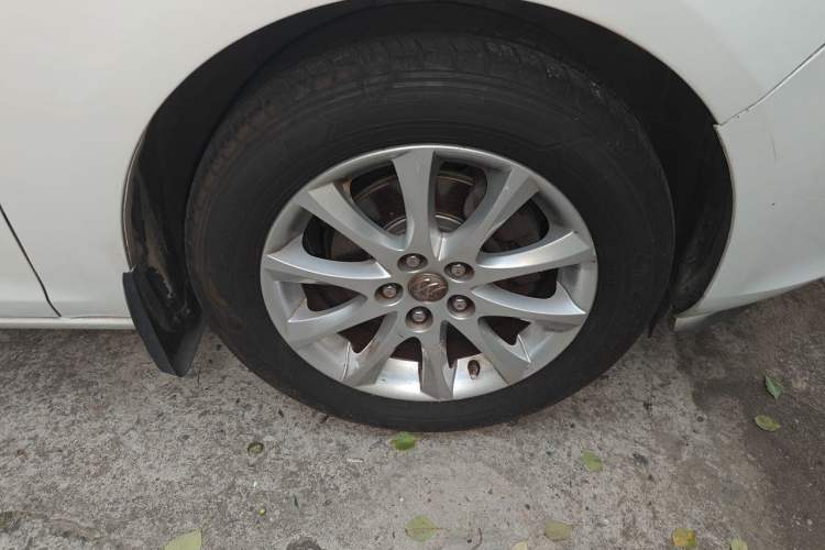 Used Buick GT 2013 XT 1.6L Automatic Fashion Edition Right Front Wheel Hub