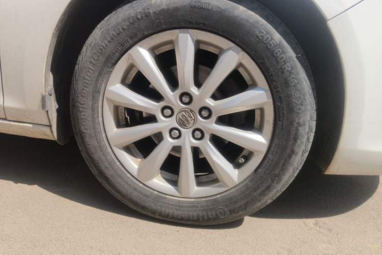 Used Buick GT 2013 GT 1.6L Manual Comfort Edition Right Front Wheel Hub