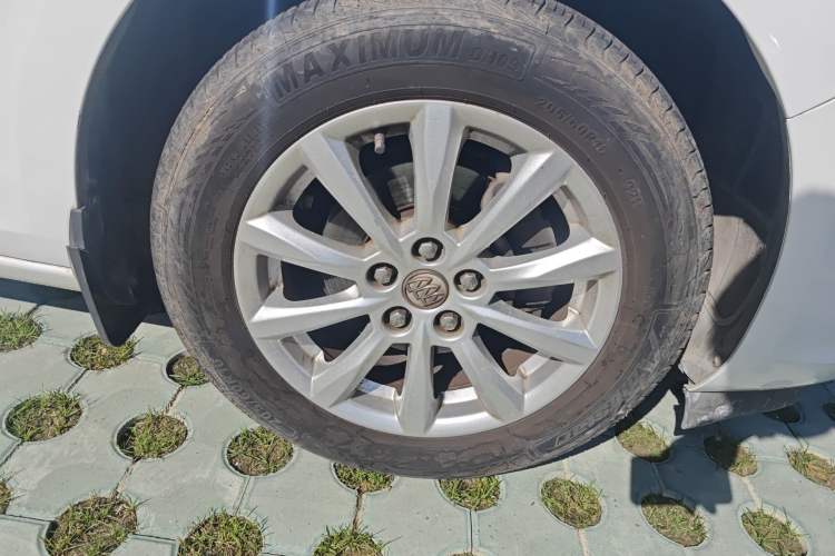 Used Buick GT 2013 GT 1.6L Automatic Fashion Edition Right Front Wheel Hub