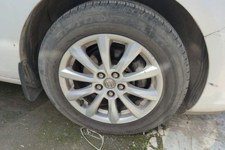 Used Buick GT 2013 GT 1.6L Automatic Fashion Edition Right Front Wheel Hub