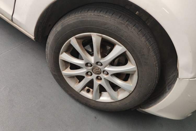 Used Buick GT 2013 XT 1.6L Automatic Fashion Edition Right Front Wheel Hub