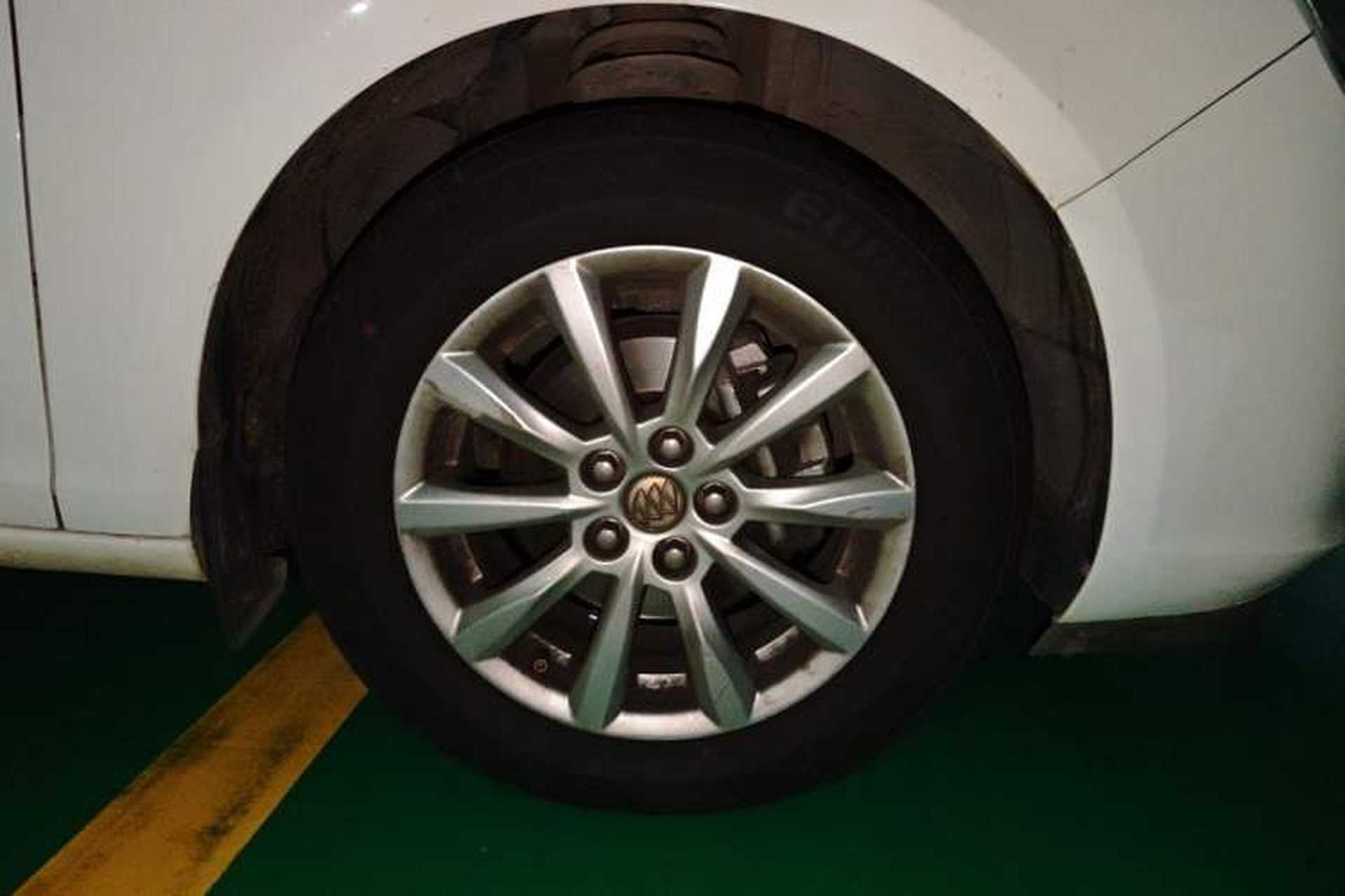 Used Buick GT 2013 GT 1.6L Automatic Fashion Edition Right Front Wheel Hub