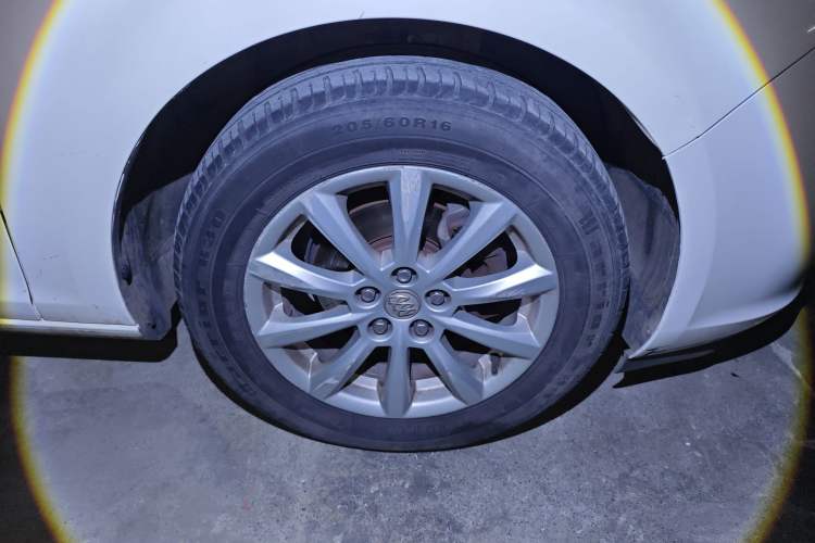 Used Buick GT 2013 GT 1.6L Automatic Fashion Edition Right Front Wheel Hub