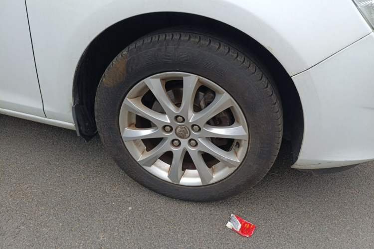 Used Buick GT 2013 XT 1.6L Automatic Fashion Edition Right Front Wheel Hub