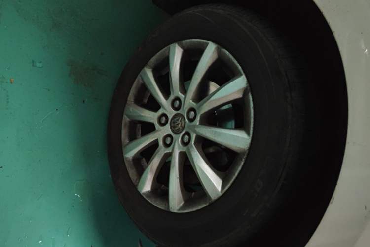 Used Buick GT 2013 GT 1.6L Automatic Fashion Edition Right Front Wheel Hub