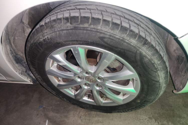 Used Buick GT 2013 GT 1.6L Manual Entry-Level Model Right Front Wheel Hub