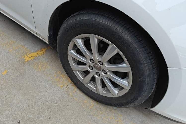 Used Buick GT 2013 GT 1.6L Automatic Fashion Edition Right Front Wheel Hub