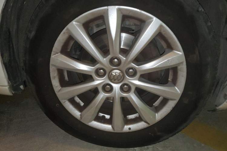 Used Buick GT 2013 GT 1.6L Manual Entry-Level Model Right Front Wheel Hub