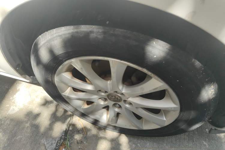 Used Buick GT 2013 XT 1.6L Automatic Fashion Edition Right Front Wheel Hub