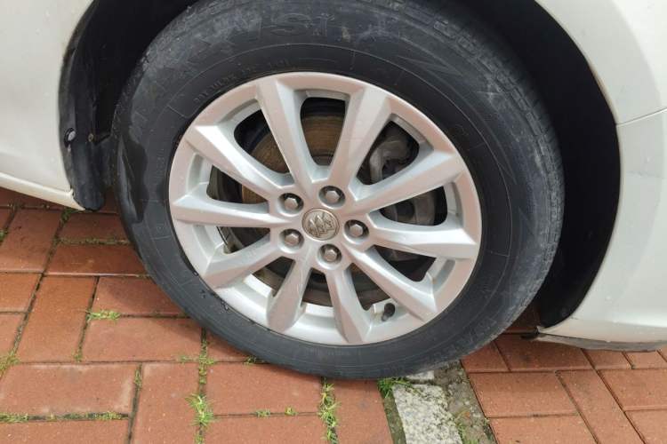 Used Buick GT 2013 GT 1.6L Manual Entry-Level Model Right Front Wheel Hub