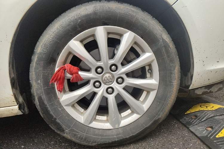 Used Buick GT 2013 GT 1.6L Automatic Fashion Edition Right Front Wheel Hub