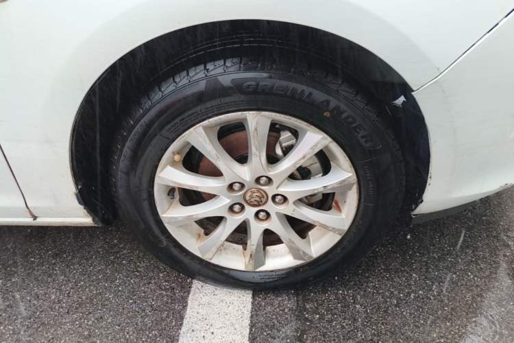 Used Buick GT 2013 XT 1.6L Automatic Fashion Edition Right Front Wheel Hub