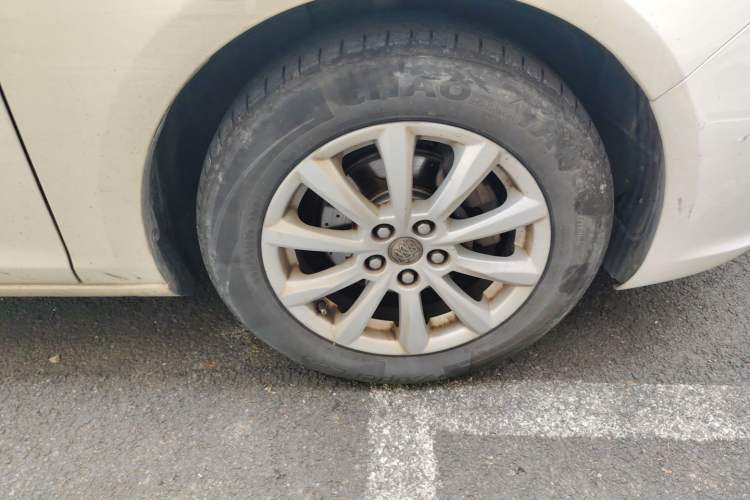 Used Buick GT 2013 GT 1.6L Automatic Fashion Edition Right Front Wheel Hub