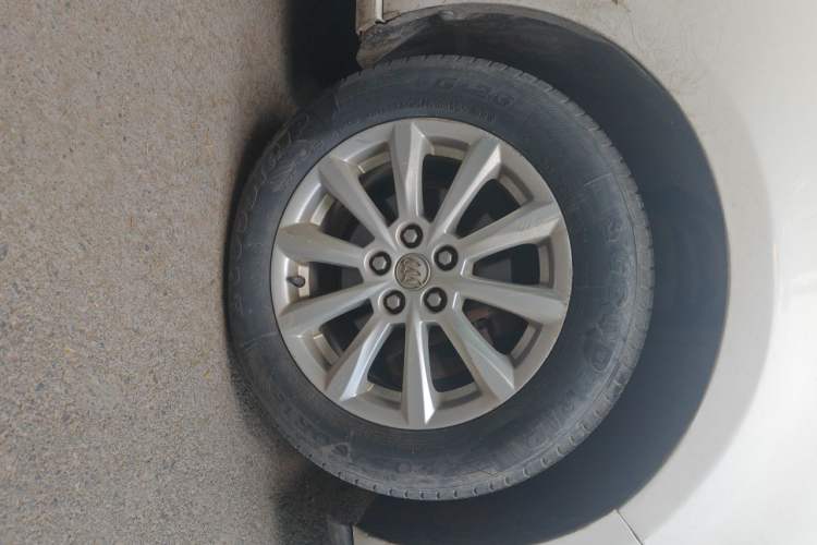 Used Buick GT 2013 GT 1.6L Automatic Fashion Edition Right Front Wheel Hub