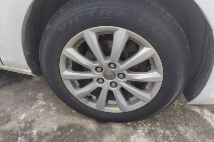 Used Buick GT 2013 GT 1.6L Automatic Fashion Edition Right Front Wheel Hub