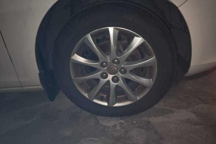 Used Buick GT 2013 XT 1.6L Automatic Fashion Edition Right Front Wheel Hub