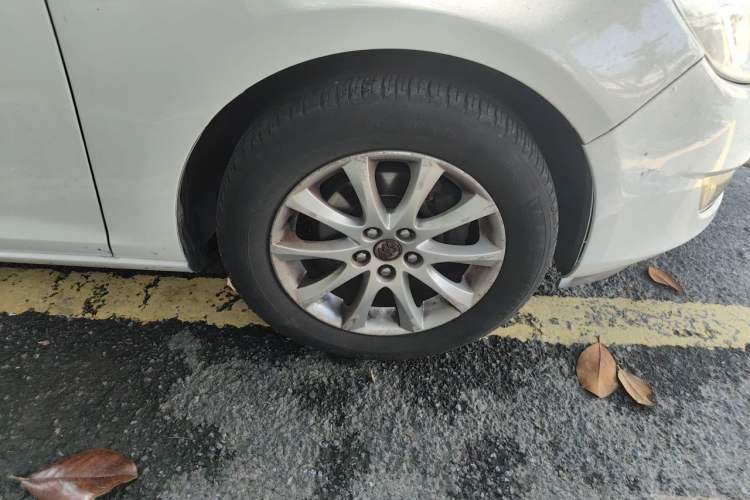 Used Buick GT 2013 XT 1.6L Automatic Fashion Edition Right Front Wheel Hub