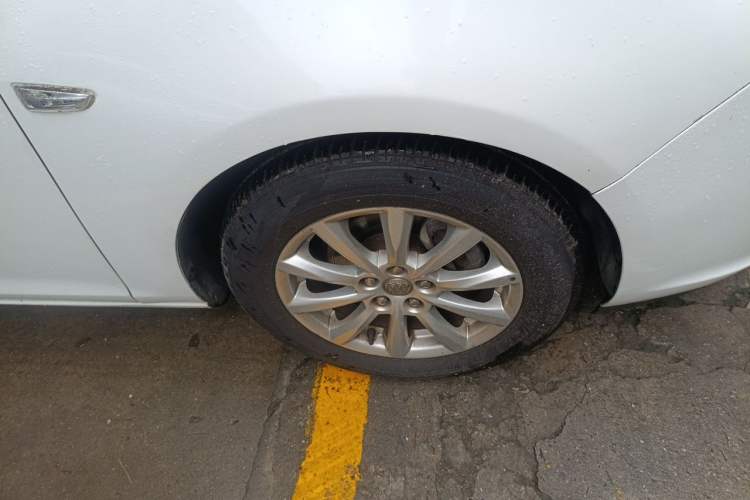 Used Buick GT 2013 GT 1.6L Automatic Fashion Edition Right Front Wheel Hub