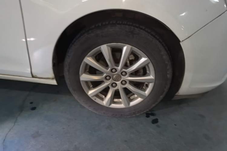 Used Buick GT 2013 GT 1.6L Automatic Fashion Edition Right Front Wheel Hub