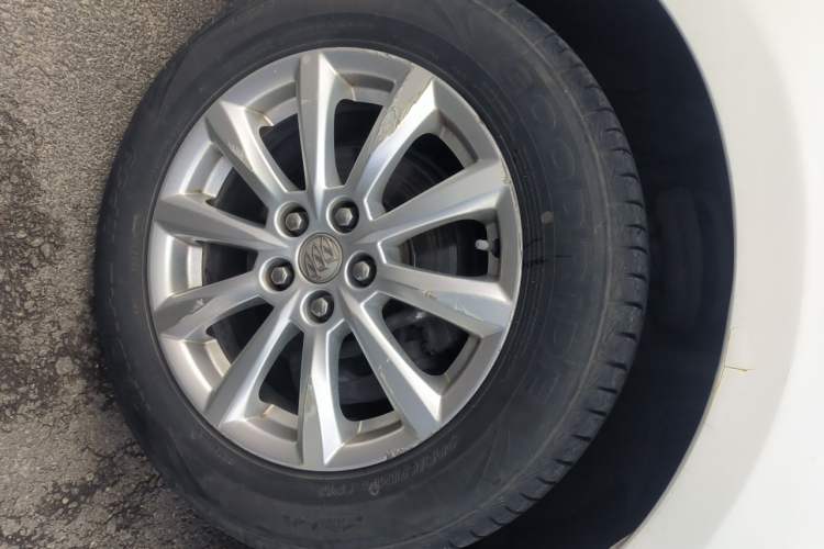 Used Buick GT 2013 GT 1.6L Automatic Fashion Edition Right Front Wheel Hub