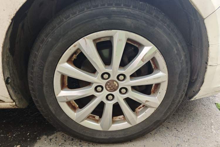Used Buick GT 2013 GT 1.6L Automatic Fashion Edition Right Front Wheel Hub